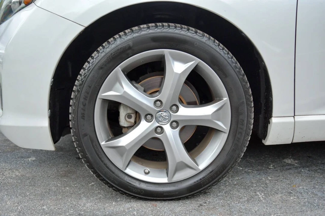 2013 Toyota Venza - Image 9 of 12
