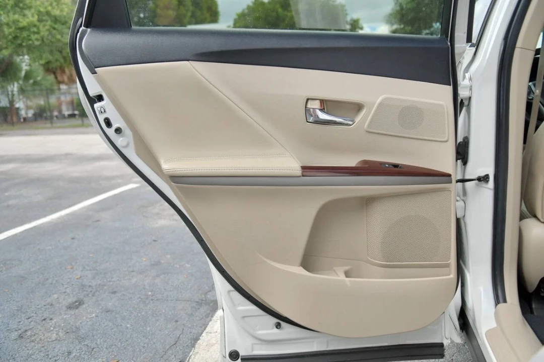 2013 Toyota Venza - Image 10 of 12
