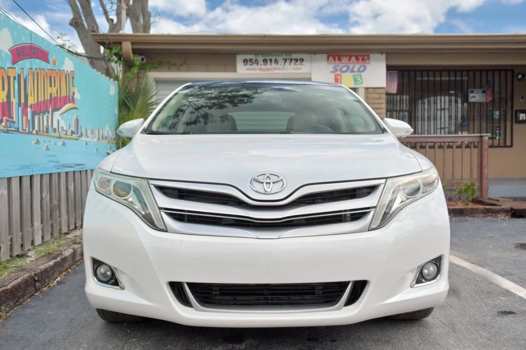 2013 Toyota Venza - Image 2 of 12