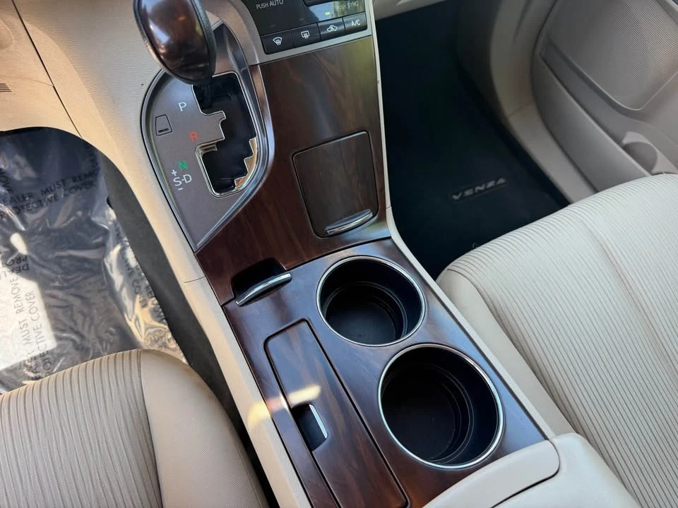 2013 Toyota Venza - Image 10 of 17