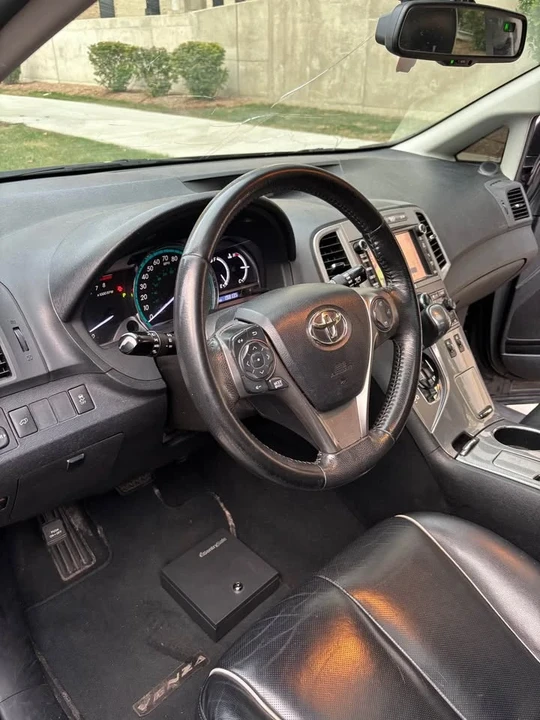 2013 Toyota Venza - Image 2 of 10