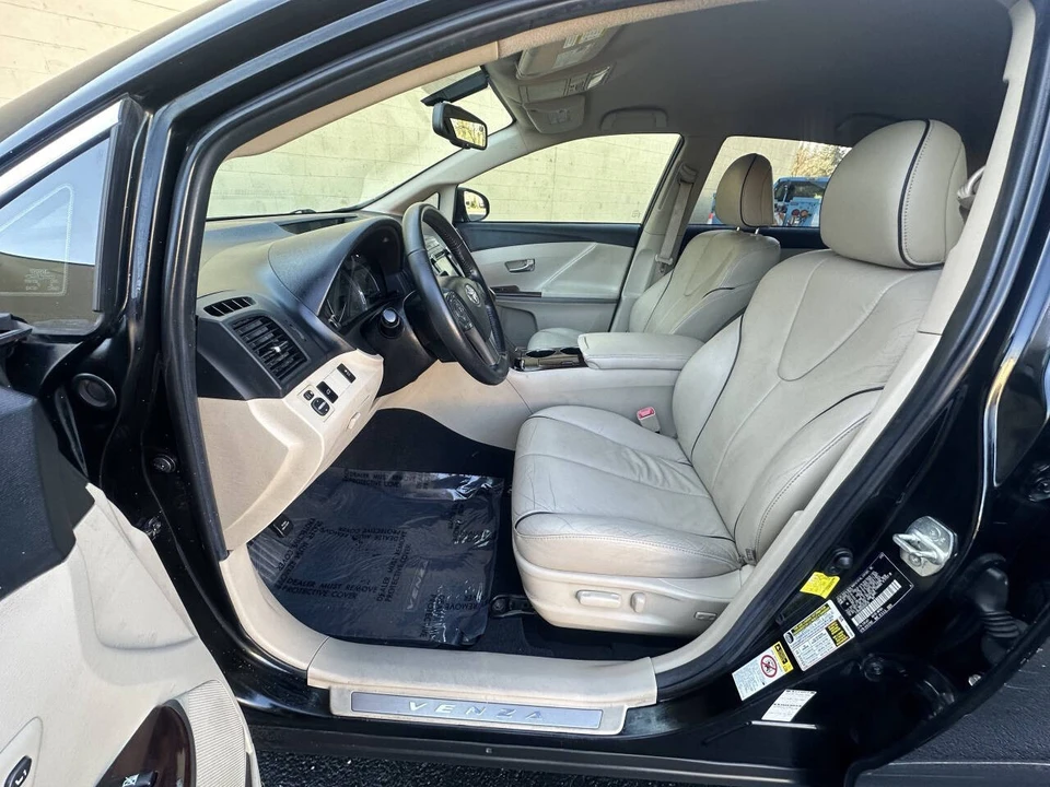 2013 Toyota Venza - Image 9 of 15