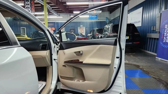 2013 Toyota Venza - Image 11 of 12