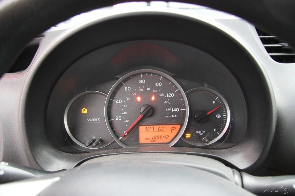 2013 Toyota Yaris - Image 15 of 21