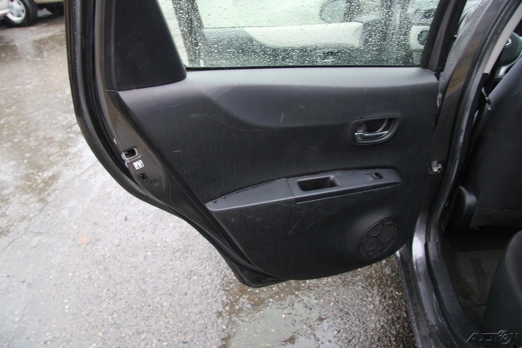 2013 Toyota Yaris - Image 20 of 21