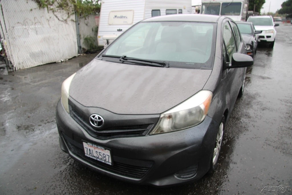 2013 Toyota Yaris - Image 10 of 21