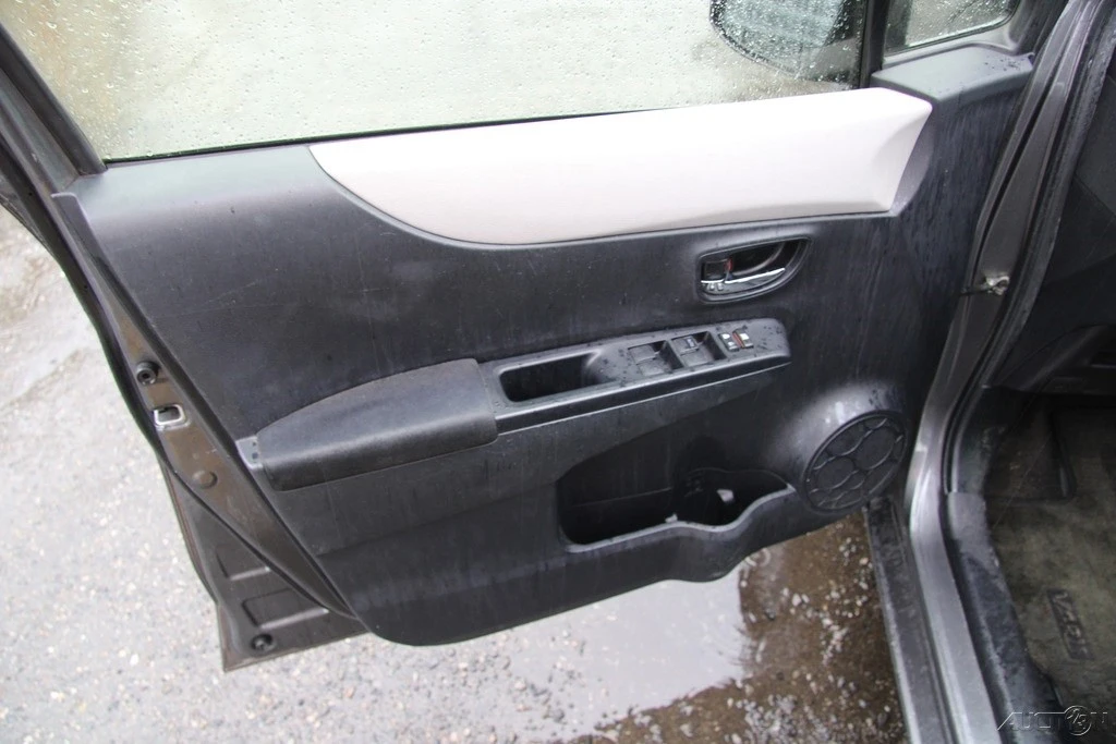 2013 Toyota Yaris - Image 12 of 21