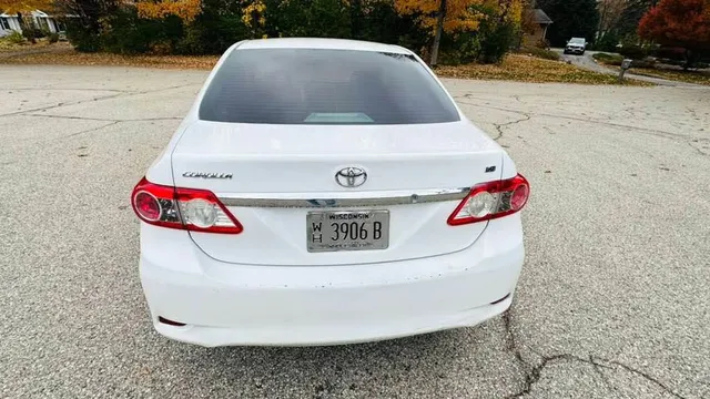 2013 Toyota Corolla 10th Gen - Image 2 of 9