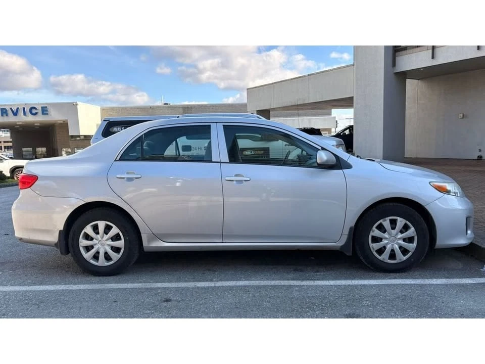 2013 Toyota Corolla 10th Gen - Image 4 of 8