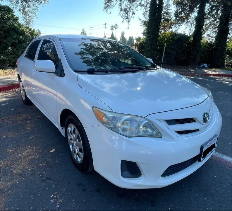 2013 Toyota Corolla 11th Gen - Image 3 of 16