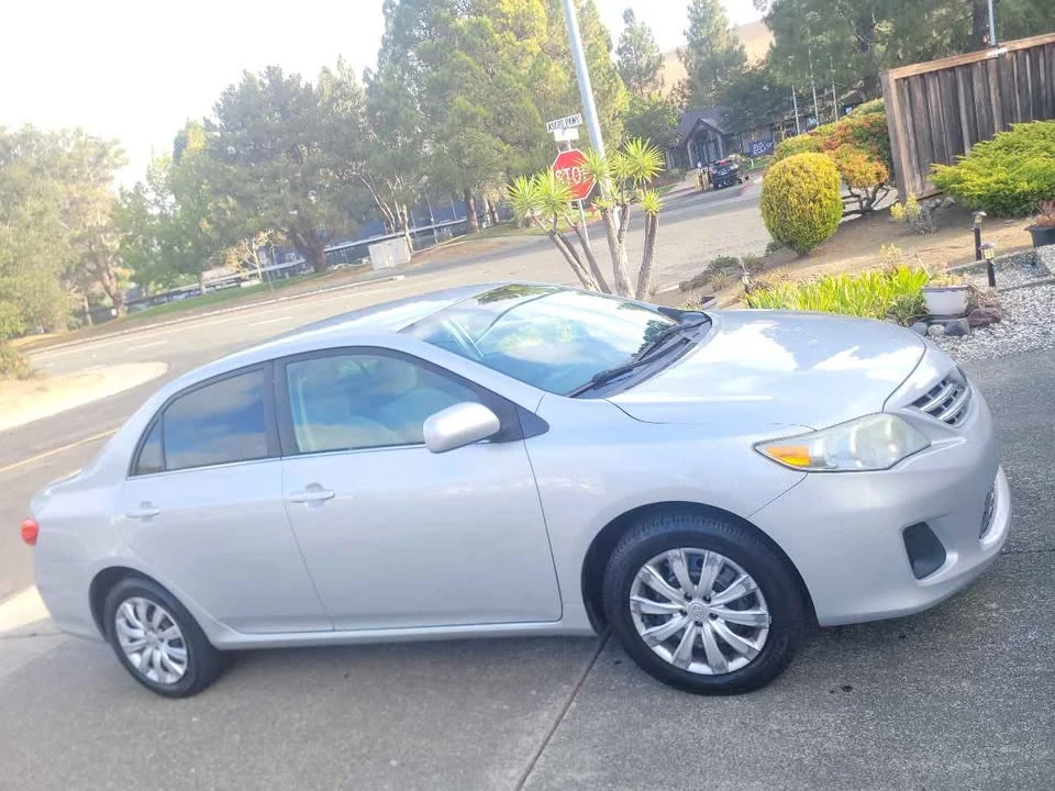 2013 Toyota Corolla 10th Gen - Image 4 of 8