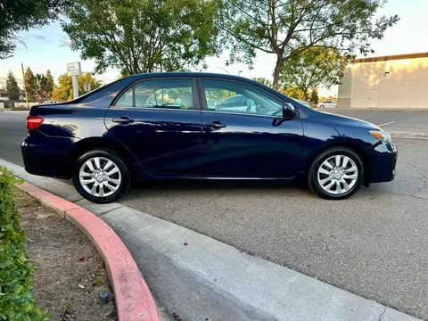 2013 Toyota Corolla 11th Gen - Image 2 of 8