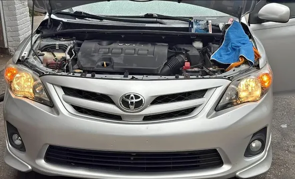 2013 Toyota Corolla SE Sedan