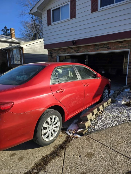 2013 Toyota Corolla 10th Gen - Image 2 of 9