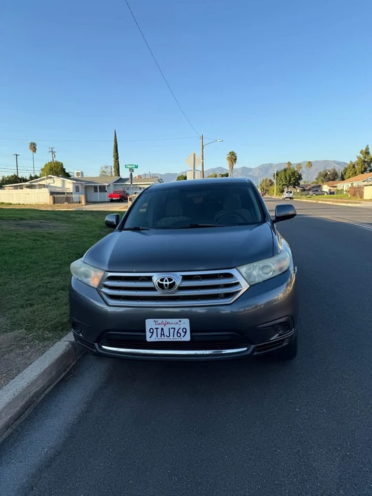 2013 Toyota Highlander - Image 2 of 9
