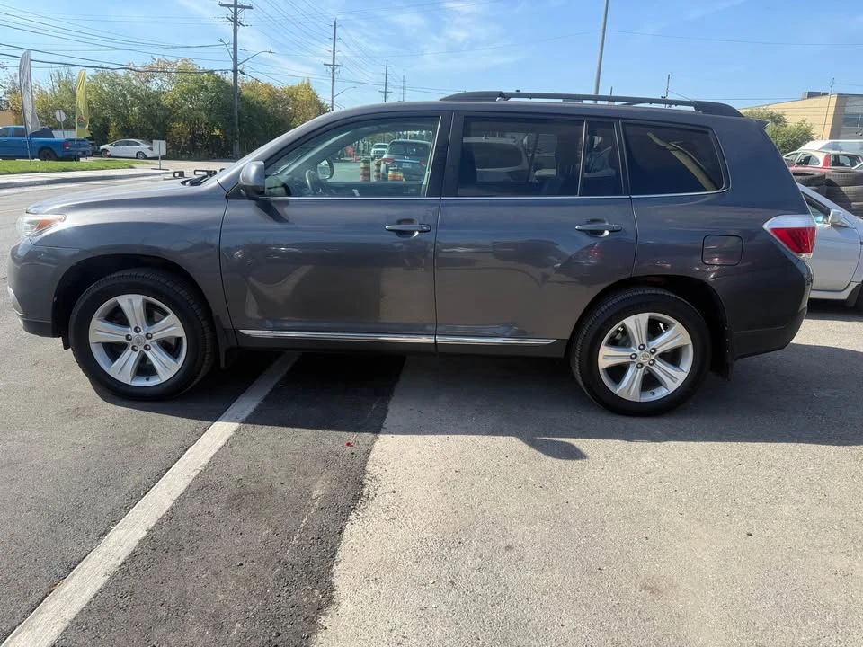 2013 Toyota Highlander - Image 2 of 12