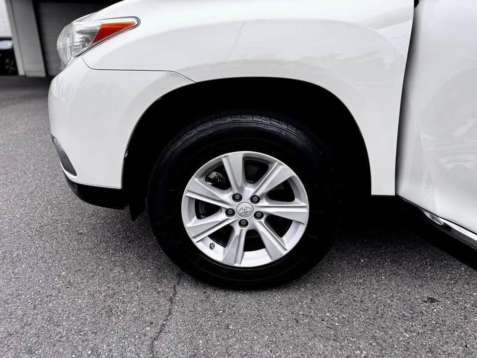 2013 Toyota Highlander - Image 9 of 20