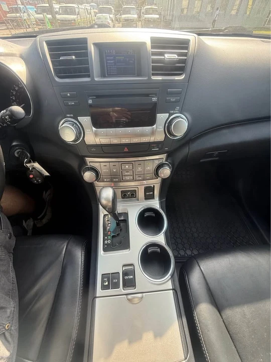 2013 Toyota Highlander - Image 11 of 12