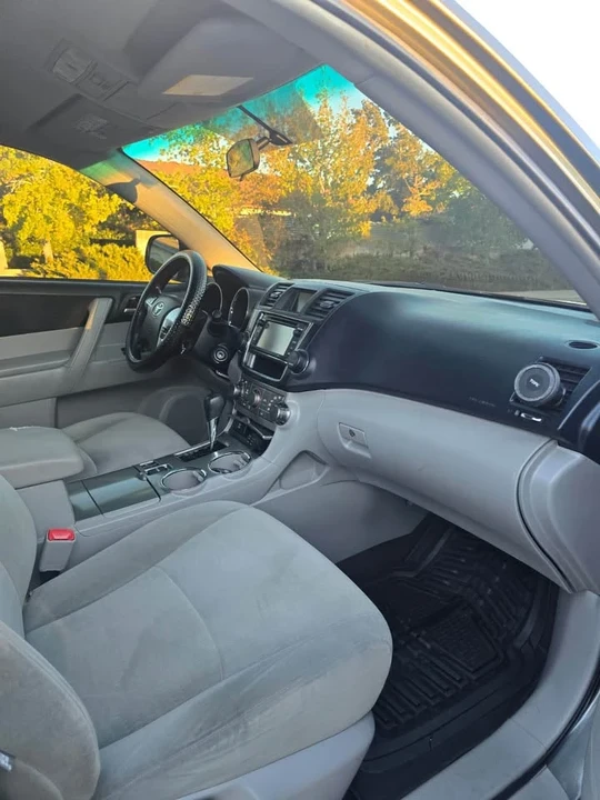 2013 Toyota Highlander - Image 8 of 15