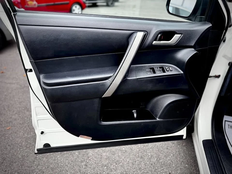 2013 Toyota Highlander - Image 10 of 20