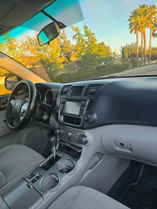 2013 Toyota Highlander - Image 9 of 15