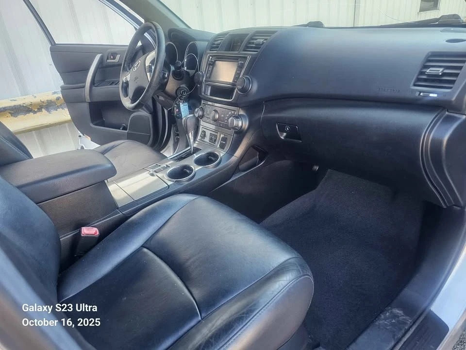 2013 Toyota Highlander - Image 16 of 18