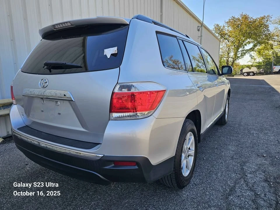 2013 Toyota Highlander - Image 10 of 18
