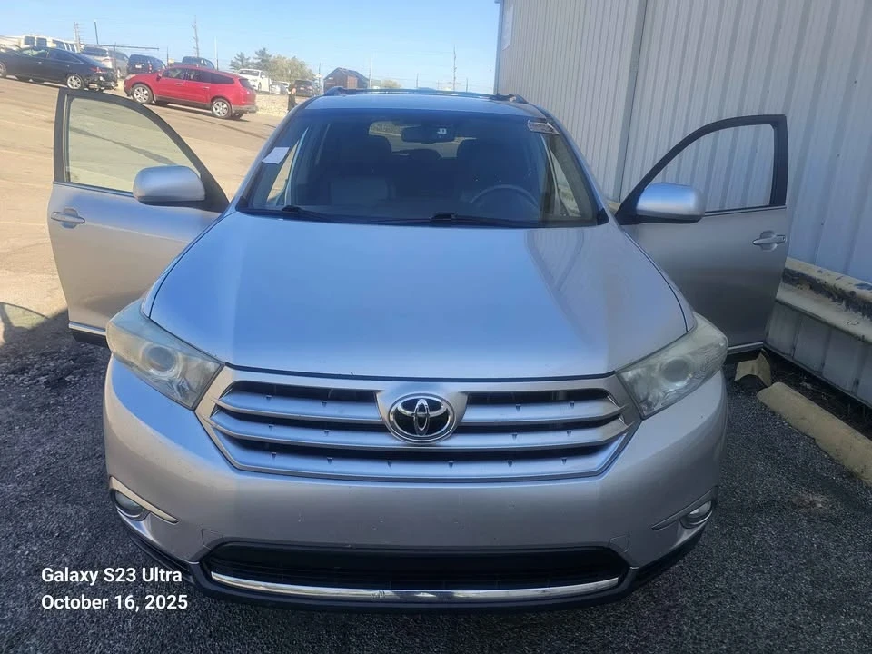 2013 Toyota Highlander - Image 17 of 18