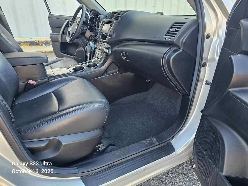 2013 Toyota Highlander - Image 13 of 18