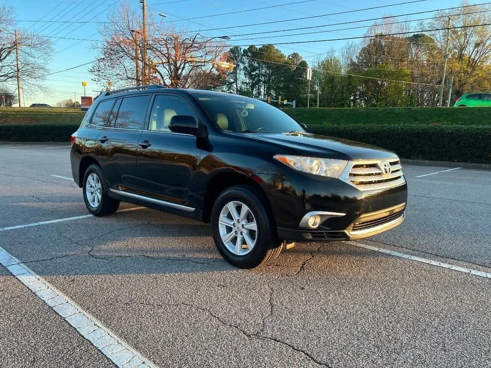 2013 Toyota Highlander - Image 2 of 19
