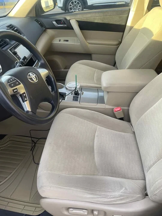 2013 Toyota Highlander - Image 2 of 10