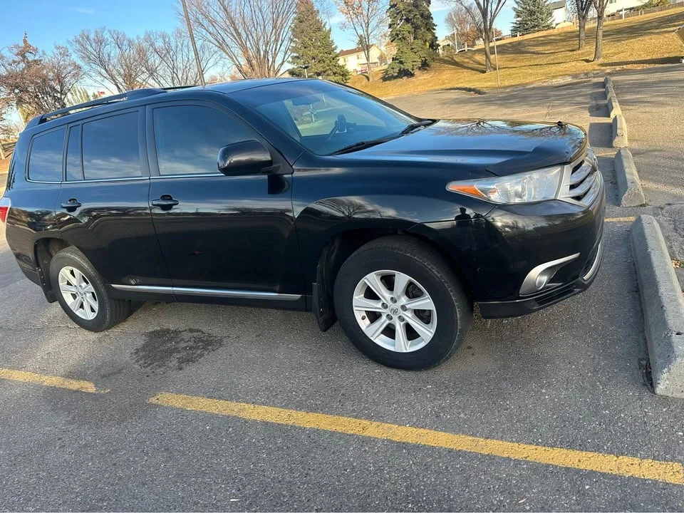 2013 Toyota Highlander - Image 2 of 9