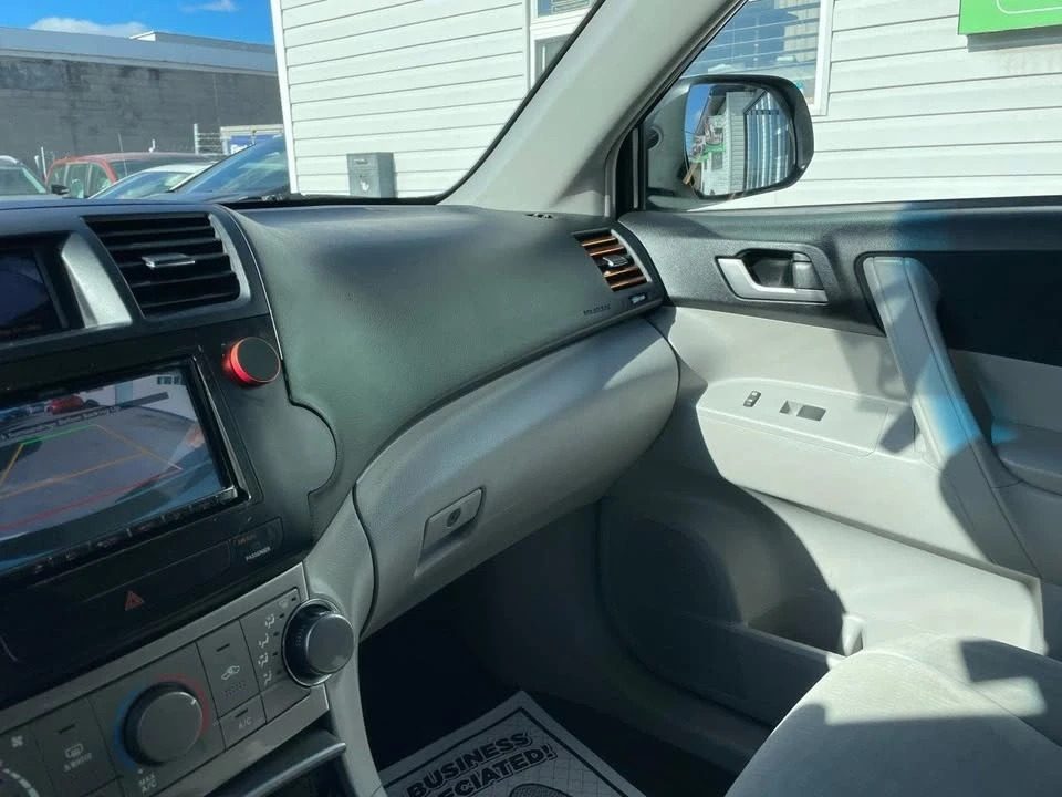 2013 Toyota Highlander - Image 11 of 16