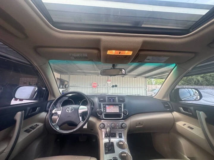 2013 Toyota Highlander - Image 14 of 17