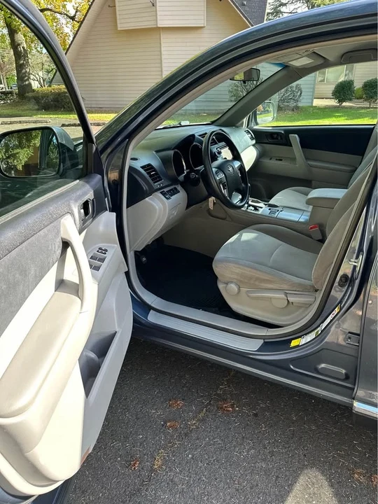 2013 Toyota Highlander - Image 13 of 16
