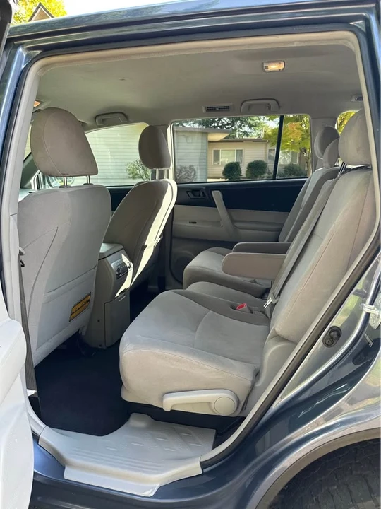 2013 Toyota Highlander - Image 10 of 16