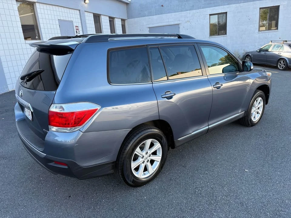 2013 Toyota Highlander - Image 9 of 14