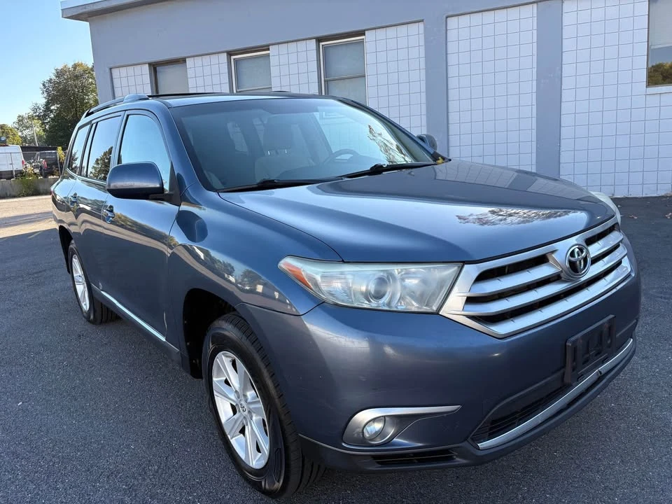 2013 Toyota Highlander - Image 2 of 14