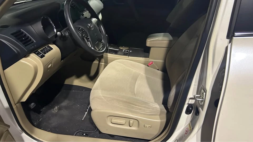 2013 Toyota Highlander - Image 3 of 4