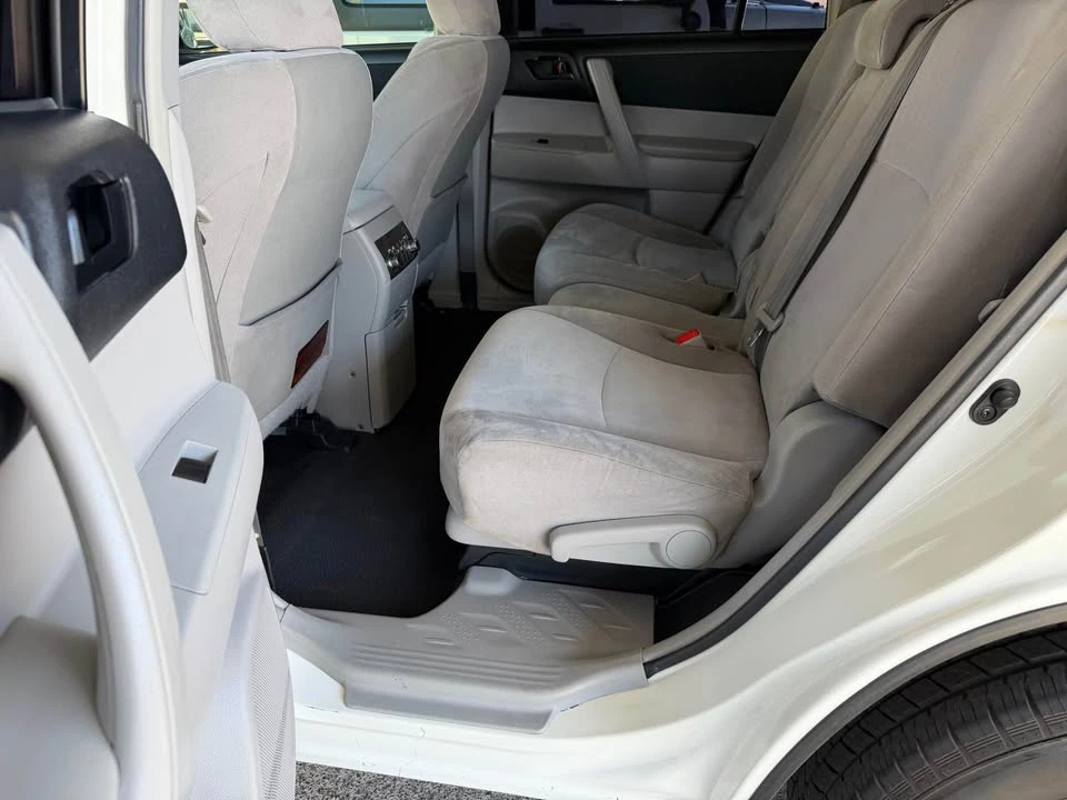 2013 Toyota Highlander - Image 11 of 15