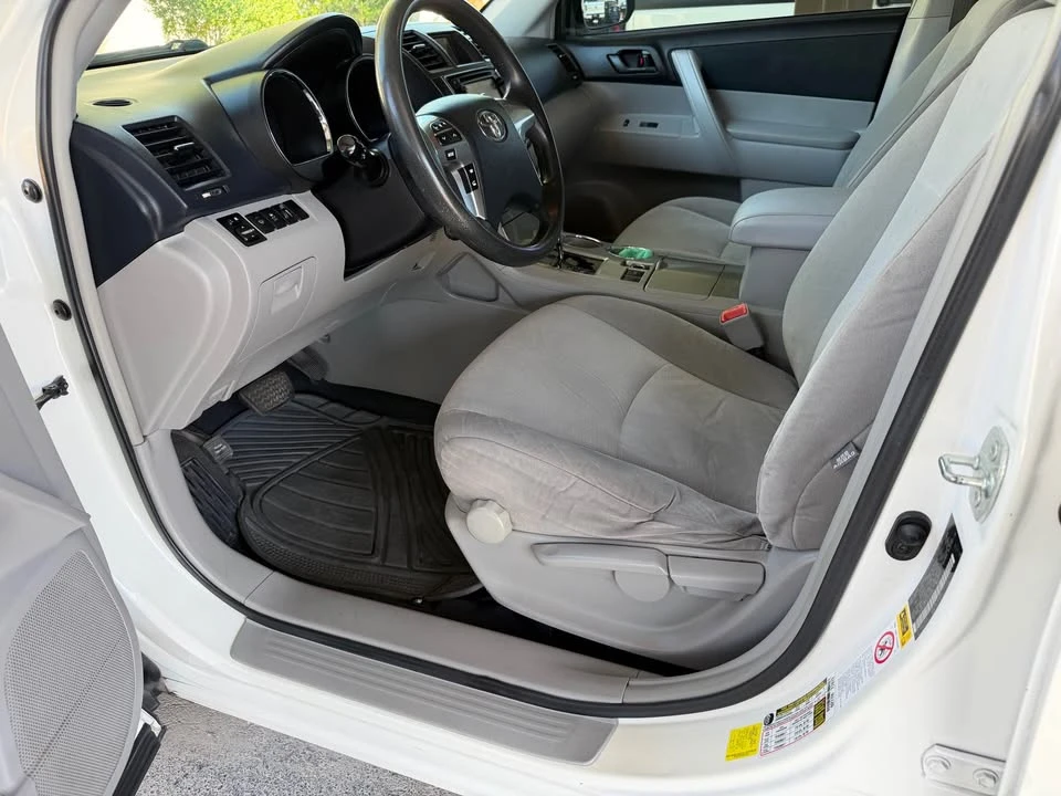 2013 Toyota Highlander - Image 12 of 15