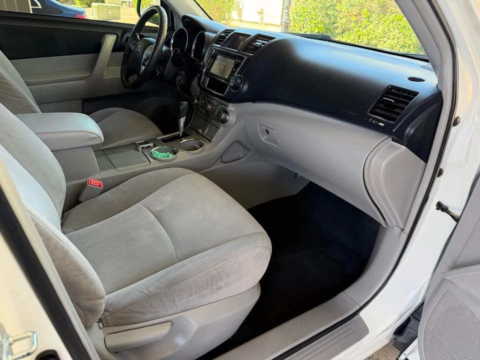 2013 Toyota Highlander - Image 7 of 15