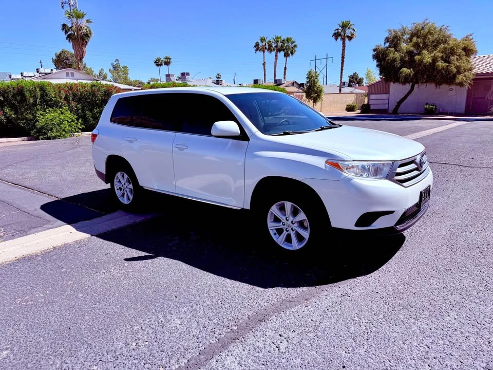 2013 Toyota Highlander - Image 2 of 15