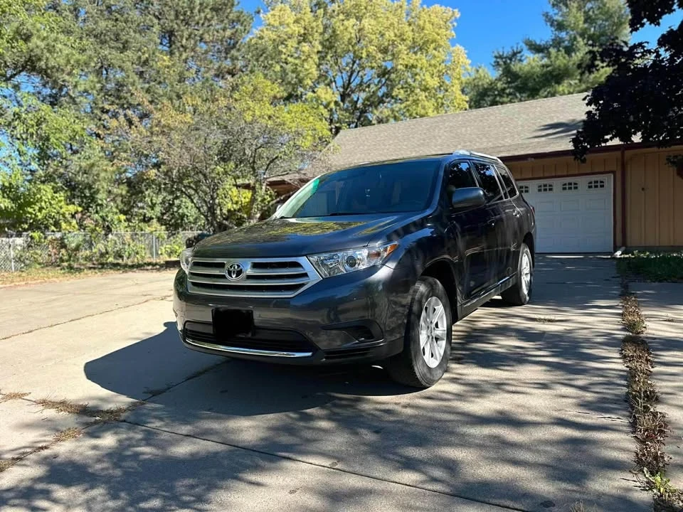 2013 Toyota Highlander - Image 2 of 11
