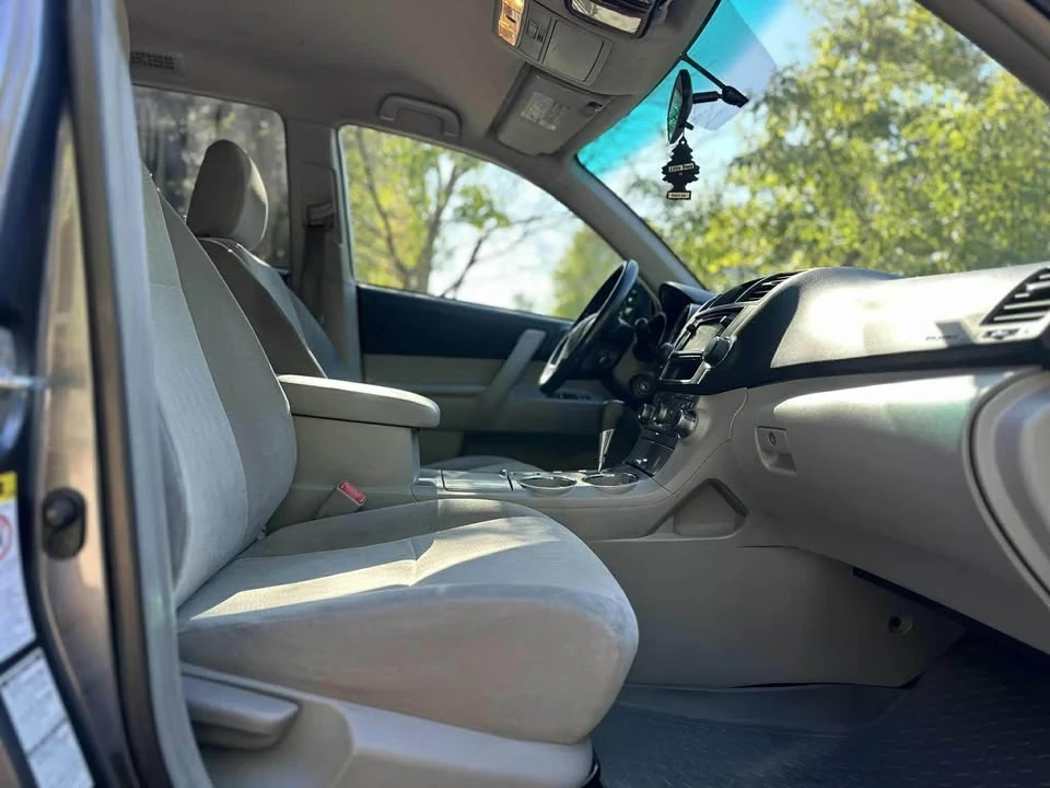 2013 Toyota Highlander - Image 9 of 11