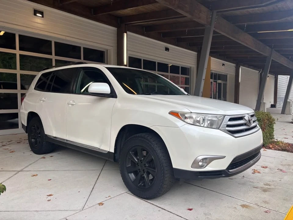 2013 Toyota Highlander - Image 2 of 14