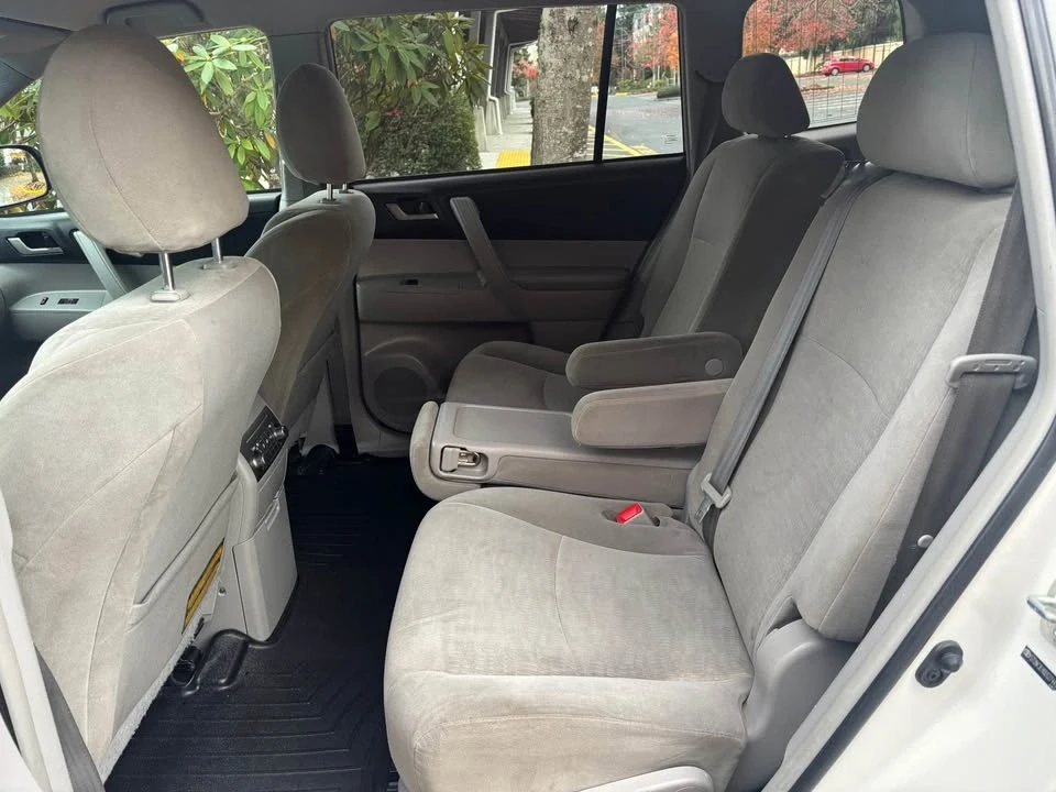 2013 Toyota Highlander - Image 10 of 14