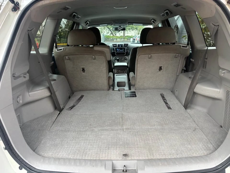 2013 Toyota Highlander - Image 8 of 14