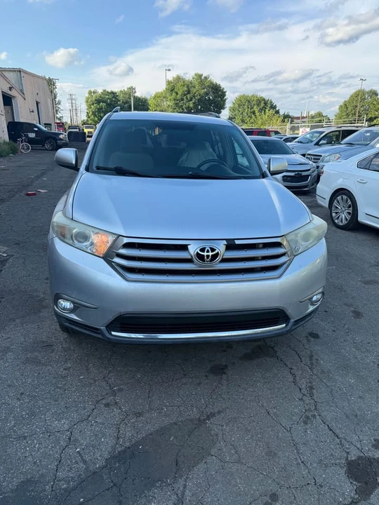 2013 Toyota Highlander - Image 2 of 14