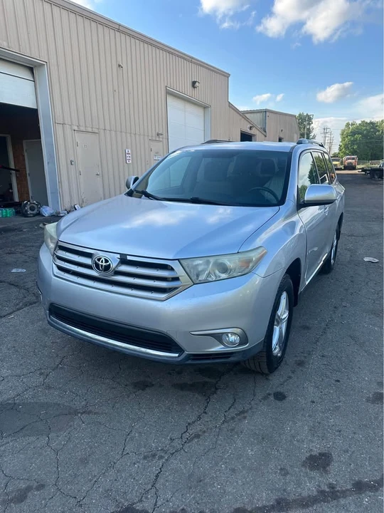 2013 Toyota Highlander - Image 9 of 11